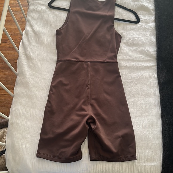 Aritzia Babaton V neck romper - Picture 2 of 4